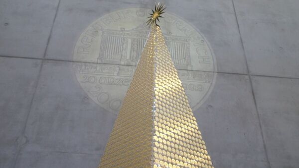 Рождественская елка из золотых монет в Мюнхене - Sputnik Latvija