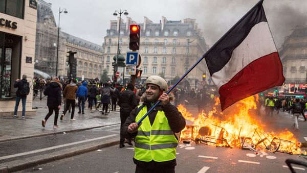 Акция протеста автомобилистов в Париже - Sputnik Латвия