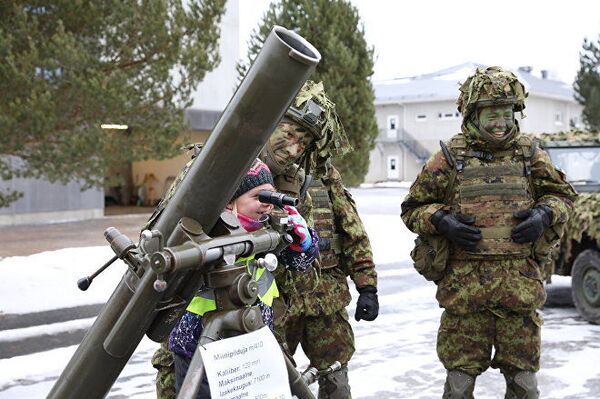 Igaunijas armija atvērusi kazarmas bērnudārzniekiem Igaunijas armija atvērusi kazarmas bērnudārzniekiem - Sputnik Latvija