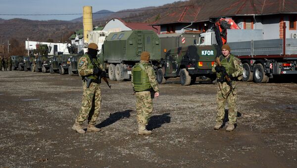 Солдаты НАТО во время миротворческой миссии в Косово - Sputnik Latvija