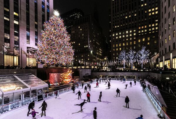 Рождественская ель в Рокфеллеровском центре в Нью-Йорке - Sputnik Латвия