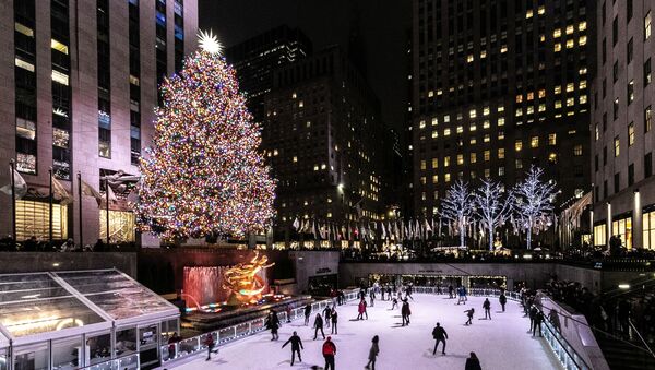 Рождественская ель в Рокфеллеровском центре в Нью-Йорке - Sputnik Latvija
