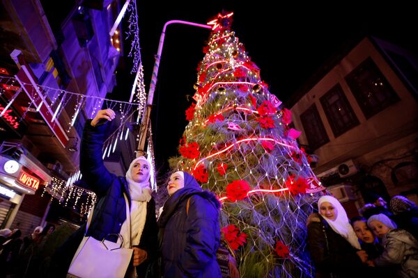 Рождественская ель в Дамаске  - Sputnik Latvija