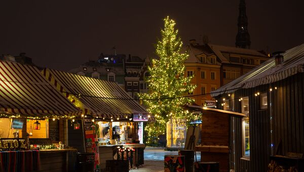 Рождественская елка на Домской площади в Риге - Sputnik Латвия