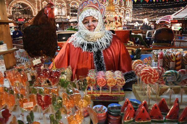 Небо в звездах: фантастическое преображение Москвы на Новый год Небо в звездах: фантастическое преображение Москвы на Новый год - Sputnik Латвия