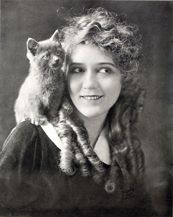 Американская актриса немого кино Мэри Пикфорд, 1916 год - Sputnik Латвия