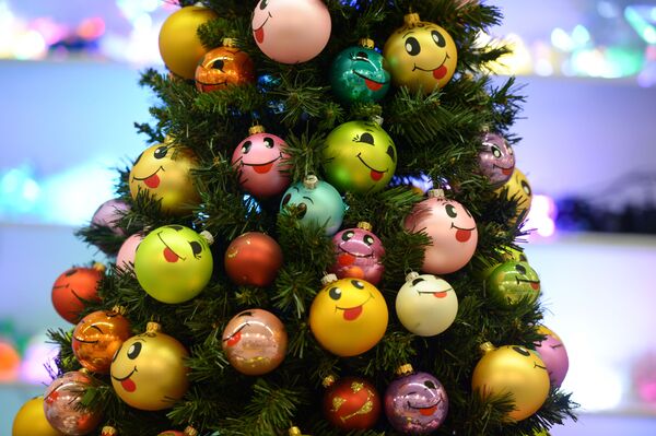 Starptautiskajā Jaungada un svētku industrijas gadatirgū Christmas Time. 100 diena slīdz Jaunajam gadam Centrālajā Mākslinieka namā Maskavā Starptautiskajā Jaungada un svētku industrijas gadatirgū Christmas Time. 100 diena slīdz Jaunajam gadam Centrālajā Mākslinieka namā Maskavā - Sputnik Latvija