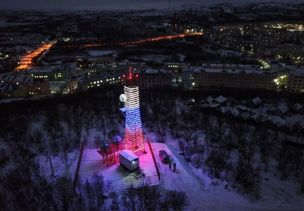 Передающая башня Ура в поселке Видяево Мурманской области Передающая башня Ура в поселке Видяево Мурманской области - Sputnik Латвия