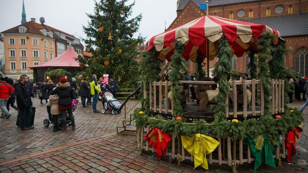 Ziemassvētku tirdziņš Domu laukumā - Sputnik Latvija