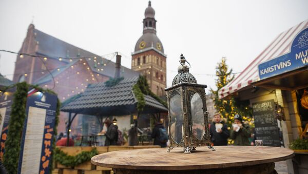 Рождественский рынок на Домской площади в Риге - Sputnik Латвия