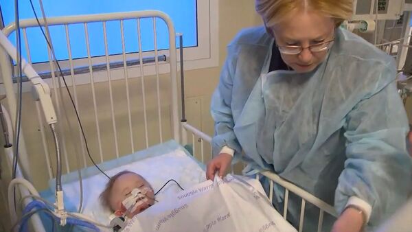 Где поправляется спасенный в Магнитогорске младенец: кадры из больницы - Sputnik Латвия