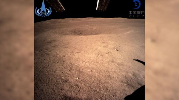 Чанъэ-4 сделал первый снимок обратной стороны Луны - Sputnik Латвия