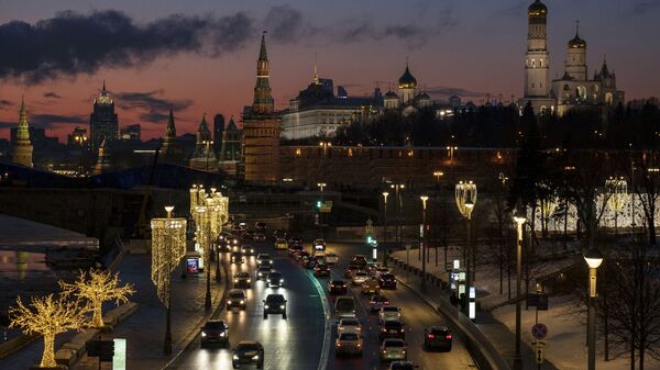 Кремлевская набережная в Москве - Sputnik Latvija