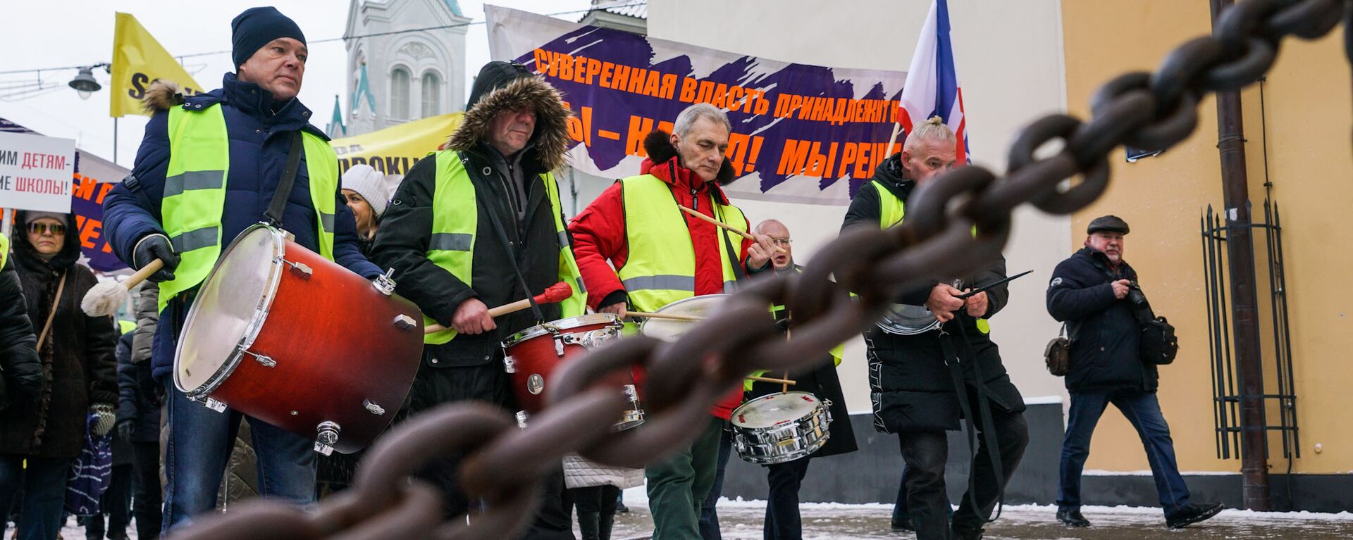 Акция протеста в Риге против социального и национального неравенства в Латвии. 12 января 2019 г. - Sputnik Латвия, 1920, 12.01.2019
