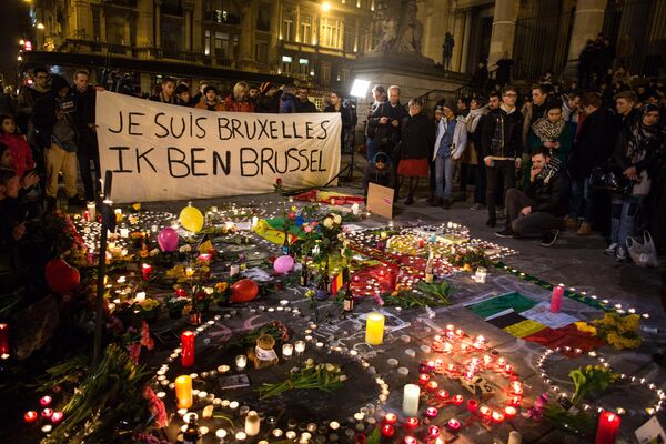 В Брюсселе почтили память погибших во время терактов - Sputnik Latvija