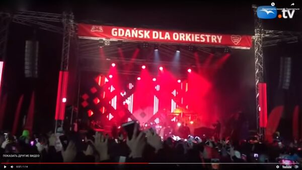 Мэра Гданьска ударили ножом во время благотворительного концерта - Sputnik Latvija