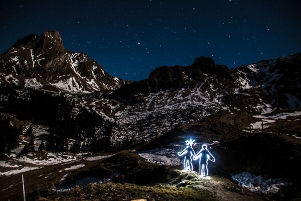 Skats uz naksnīgo kalnu ainavu Šveicē - Sputnik Latvija