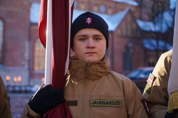 Отгоняя грозную тень: на Домской площади помянули баррикады Отгоняя грозную тень: на Домской площади помянули баррикады - Sputnik Латвия
