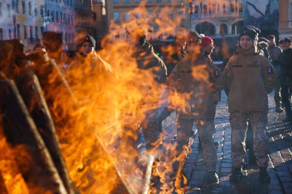 Отгоняя грозную тень: на Домской площади помянули баррикады Отгоняя грозную тень: на Домской площади помянули баррикады - Sputnik Латвия
