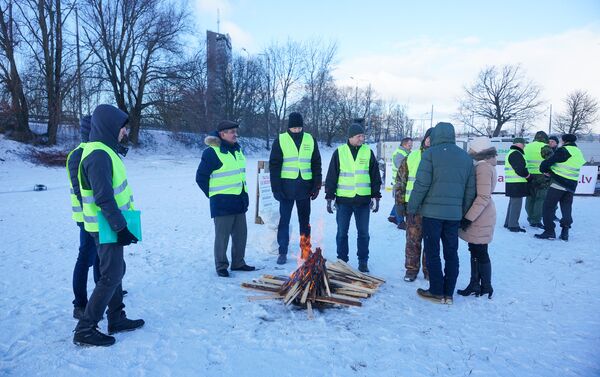 Митинг Фронта народной власти на Закюсале Митинг Фронта народной власти на Закюсале - Sputnik Латвия