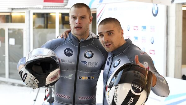 Бобслеисты Оскар Киберманис (справа) и Матисс Микнис - Sputnik Латвия