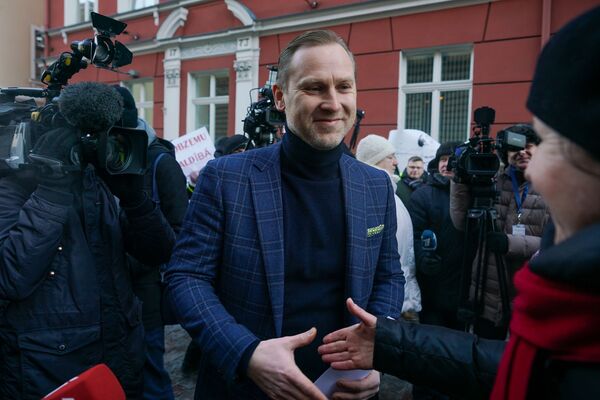Желтые жилеты в Риге: вместе ни за что Желтые жилеты в Риге: вместе ни за что - Sputnik Латвия