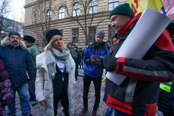 Желтые жилеты в Риге: вместе ни за что Желтые жилеты в Риге: вместе ни за что - Sputnik Латвия