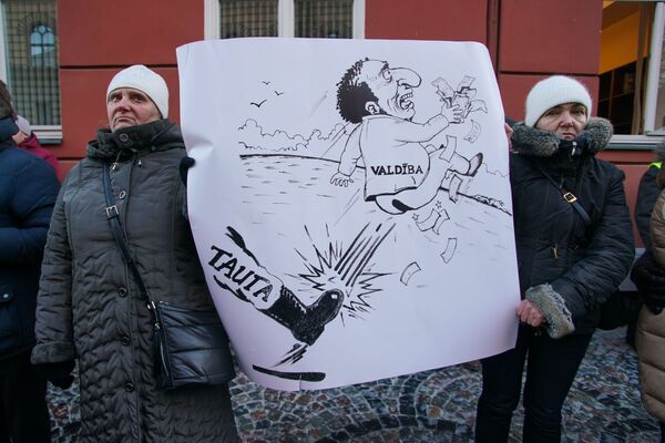 Акция протеста у здания Сейма с требованием провести внеочередные парламентские выборы Акция протеста у здания Сейма с требованием провести внеочередные парламентские выборы - Sputnik Латвия