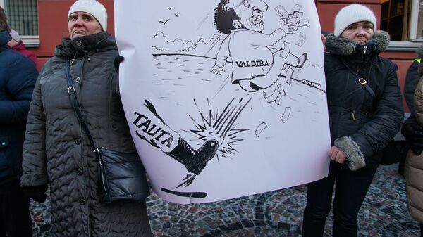 Акция протеста у здания Сейма с требованием провести внеочередные парламентские выборы - Sputnik Latvija