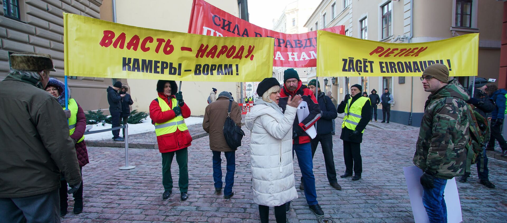 Акция протеста у здания Сейма с требованием провести внеочередные парламентские выборы - Sputnik Latvija, 1920, 11.10.2019