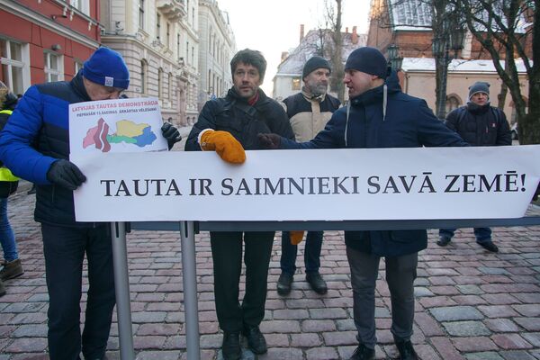 Акция протеста у здания Сейма с требованием провести внеочередные парламентские выборы Акция протеста у здания Сейма с требованием провести внеочередные парламентские выборы - Sputnik Латвия