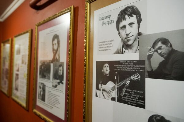 Душа и струна: на юрмальской орбите планеты Высоцкого Душа и струна: на юрмальской орбите планеты Высоцкого - Sputnik Латвия