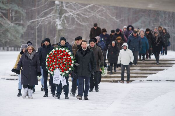 Не дать проснуться зверю: в Латвии почтили память жертв Холокоста Не дать проснуться зверю: в Латвии почтили память жертв Холокоста - Sputnik Латвия