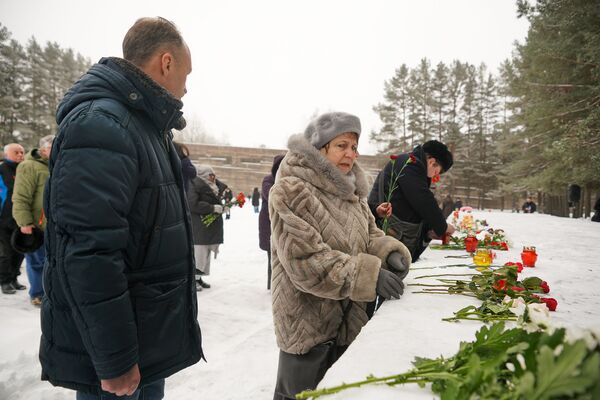 Не дать проснуться зверю: в Латвии почтили память жертв Холокоста Не дать проснуться зверю: в Латвии почтили память жертв Холокоста - Sputnik Латвия