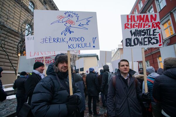 У здания Сейма прошел пикет Новой консервативной партии За правовую Латвию! У здания Сейма прошел пикет Новой консервативной партии За правовую Латвию! - Sputnik Латвия