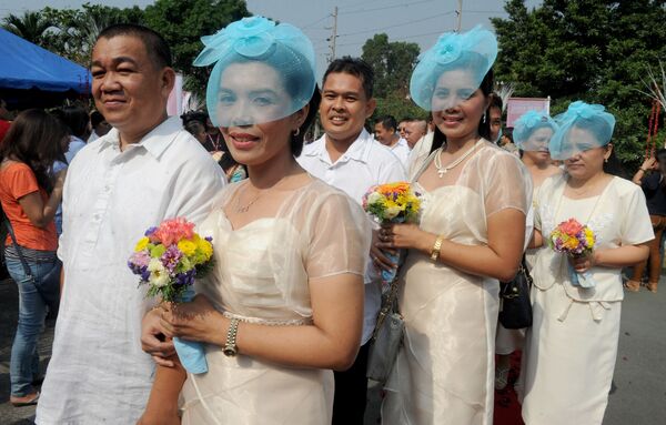 Массовая свадьба в день Святого Валентина в Маниле, Филиппины  - Sputnik Латвия