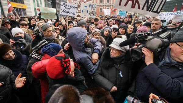 Митинг в поддержку мэра Риги Нила Ушакова, организованный партией Согласие - Sputnik Латвия