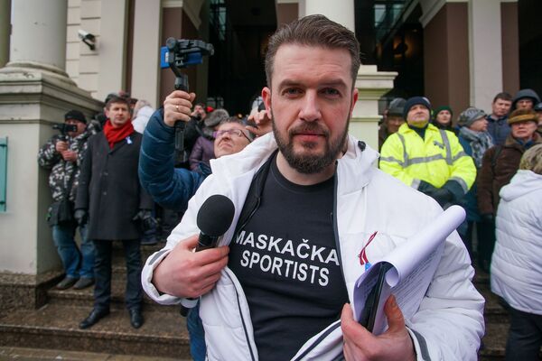 Андрис Морозовс на митинге на Ратушной площади в поддержку мэра города Нила Ушакова - Sputnik Латвия