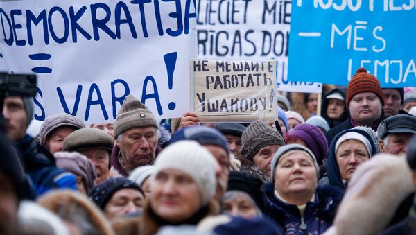 Митинг на Ратушной площади в поддержку мэра города Нила Ушакова - Sputnik Латвия