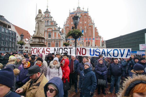 Митинг на Ратушной площади в поддержку мэра города Нила Ушакова - Sputnik Латвия