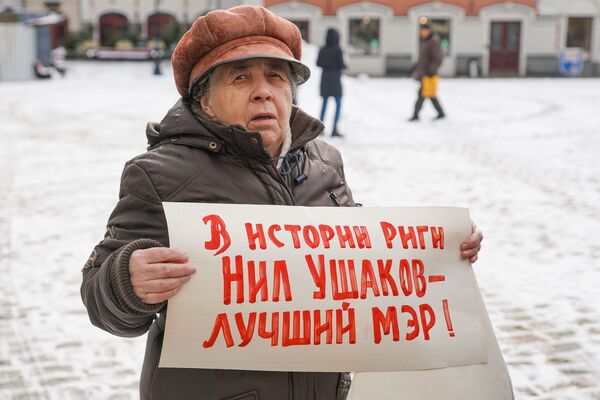 Их осталось только десять, или Митинг после несостоявшейся революции Их осталось только десять, или Митинг после несостоявшейся революции - Sputnik Латвия