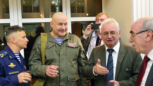 Полковник Владимир Ерсак (слева) и его боевые товарищи на приеме в Посольстве РФ в Кабуле - Sputnik Латвия