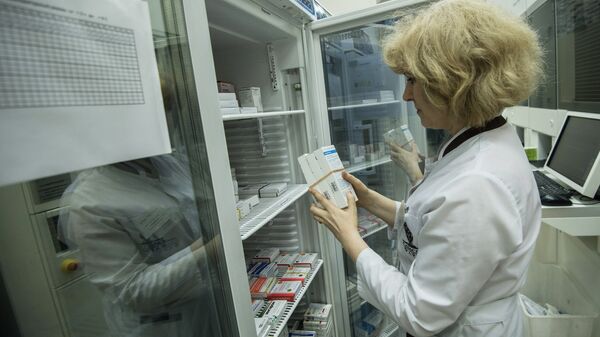 Фармацевт в аптеке - Sputnik Латвия