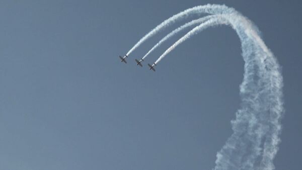 Воздушный парад в честь открытия Aero India сняли на видео - Sputnik Латвия