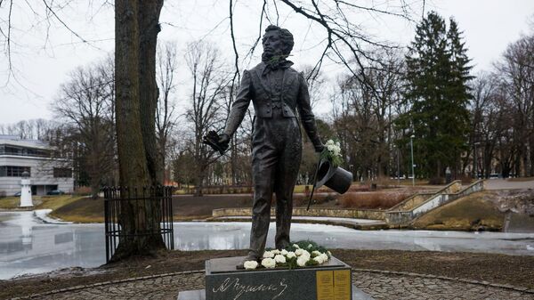 Памятник Александру Пушкину в Риге - Sputnik Латвия