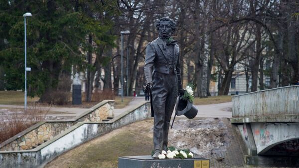 Памятник Александру Пушкину в Риге - Sputnik Latvija