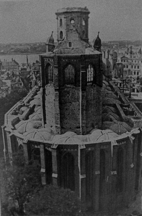 Церковь Святого Петра в Риге после артобстрела и пожара, июнь 1941 года - Sputnik Латвия