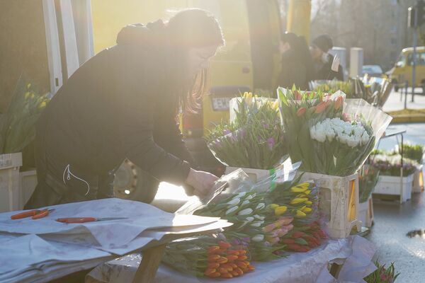 На цветочном рынке - Sputnik Латвия