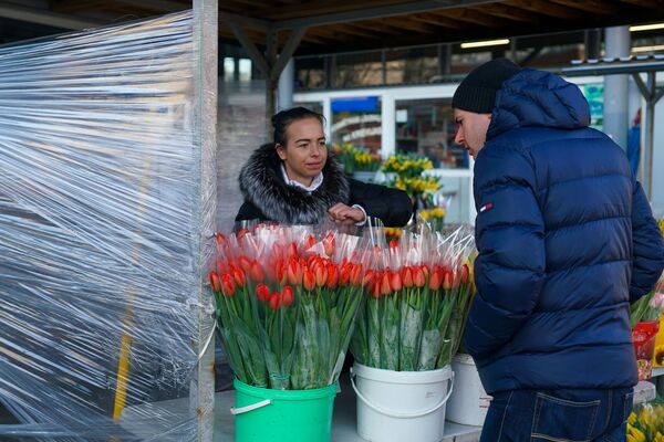 На цветочном рынке в Риге - Sputnik Латвия