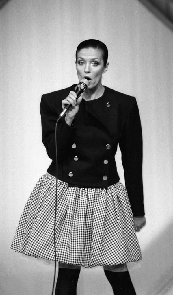 Dziedātājas Laimas Vaikules priekšnesums, 1988. gada 1. augusts - Sputnik Latvija